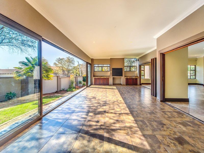 Refined Family Living in the Heart of Midlands Estate - Photo 6