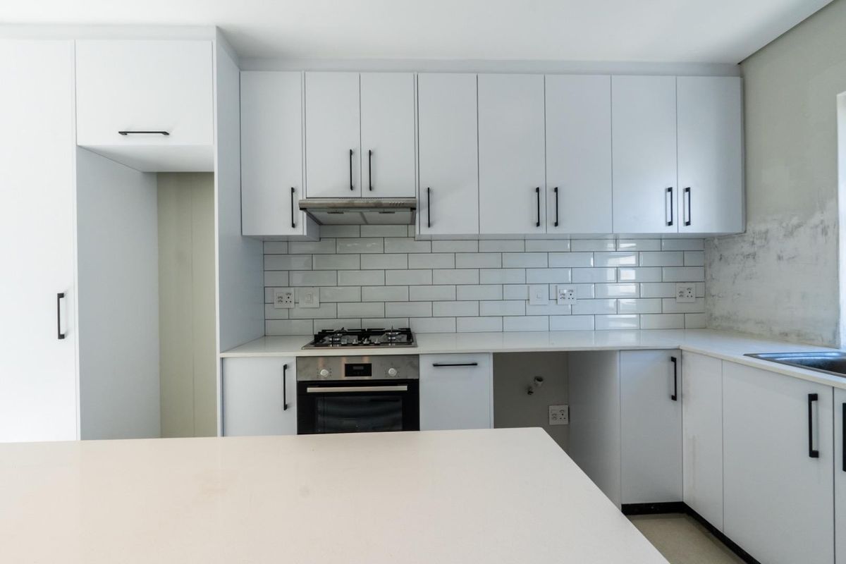 Modern Newly Built 3-Bedroom Home in Secure Estate - Photo 4
