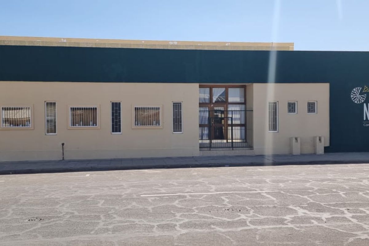 Spacious Warehouse with Office Spaces and Ample Parking: A Prime Investment Opportunity - Photo 3