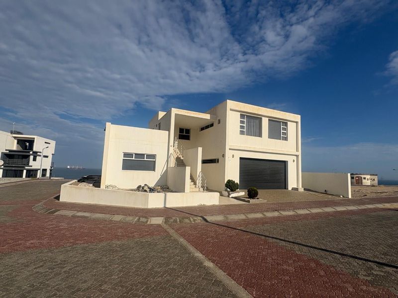 3 Bedrooms House with 2 Bedrooms Flat For Sale in Afrodite Beach - Photo 2