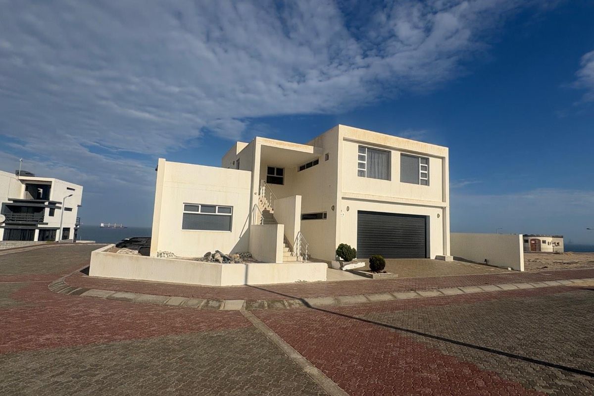 3 Bedrooms House with 2 Bedrooms Flat For Sale in Afrodite Beach - Photo 2