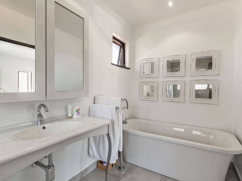 Fully Furnished 3 Bedroom House to Rent in Dainfern - Photo 10