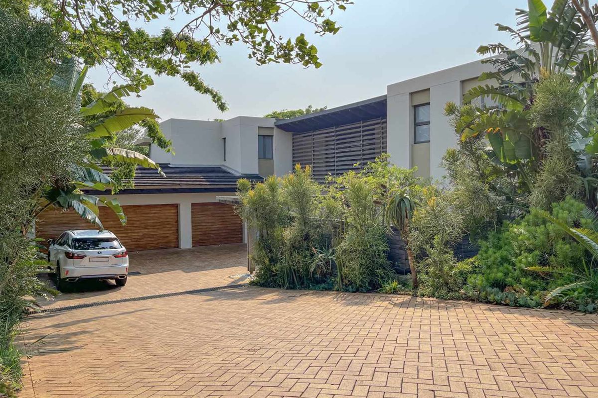 The epitome of grandeur is expressed in this opulent Hawaan Forest Estate mansion! - Photo 5