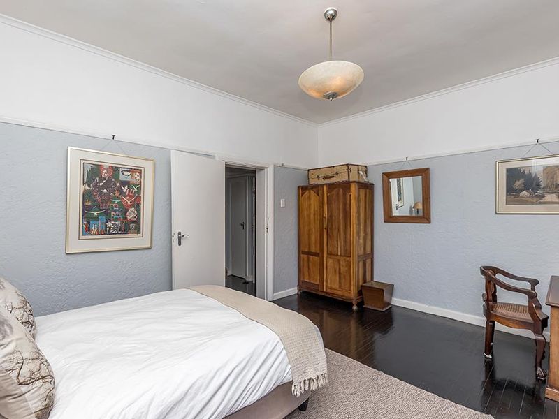 Art Deco Corner Apartment That Feels Like 'Home' - Photo 5