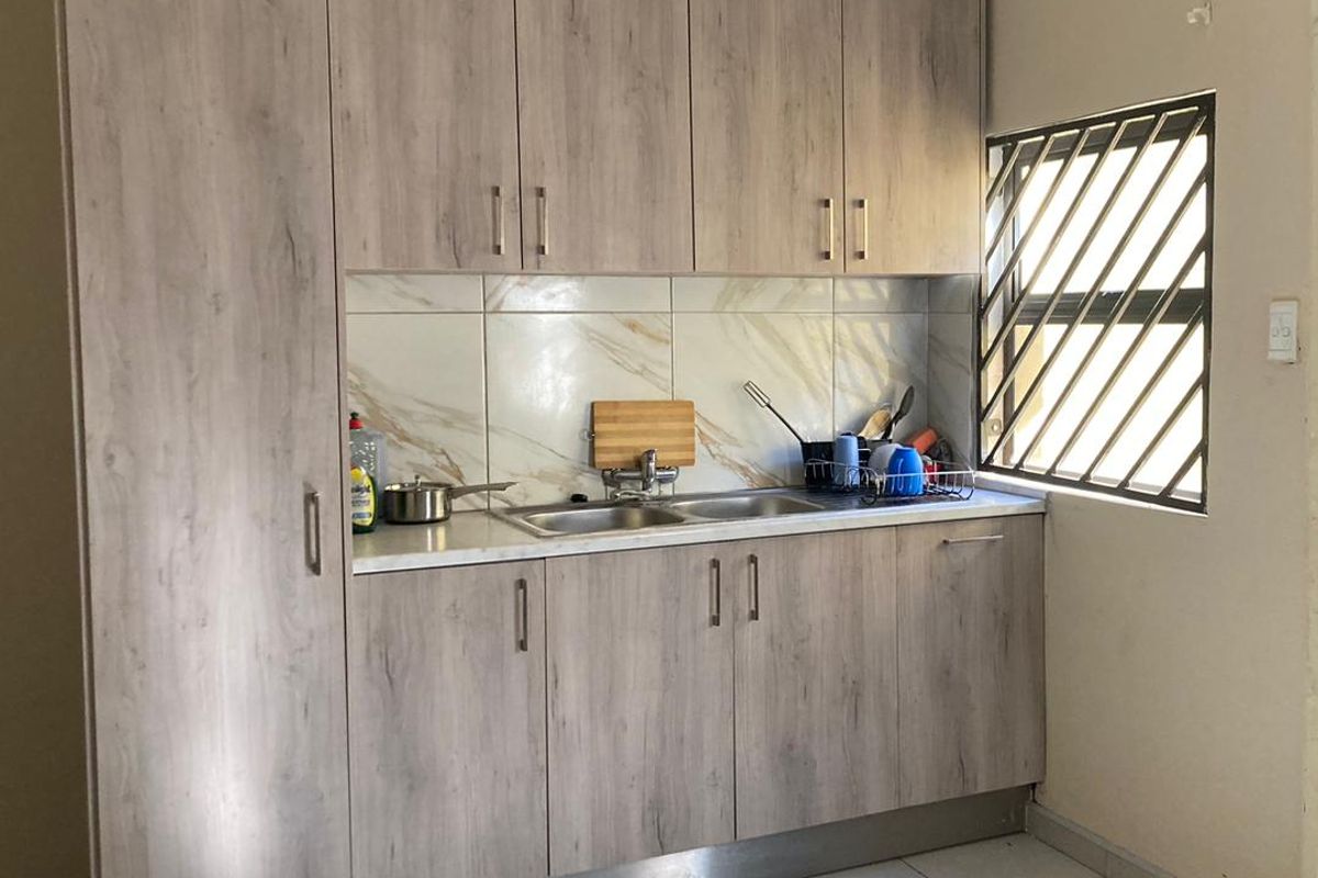 FOR SALE- 5 BEDROOM HOUSE IN WINDHOEK GRYSBLOCK, NAMIBIA - Photo 2