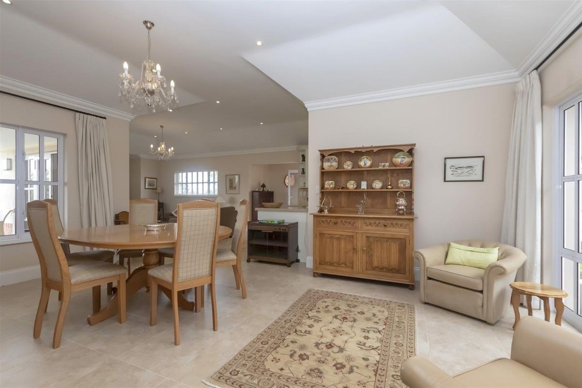 Charming three-bedroom home - Photo 3