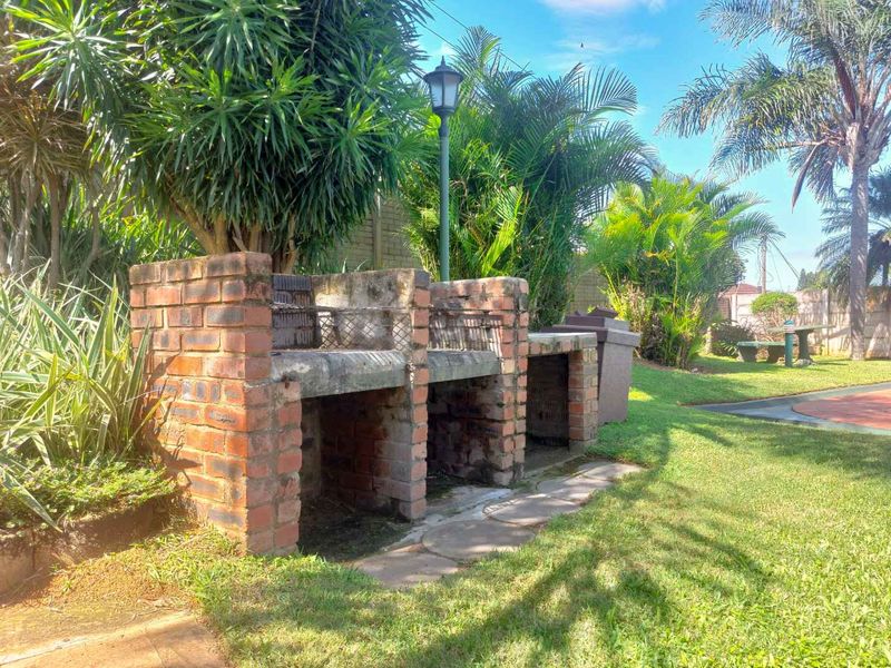 Immaculate garden Townhouse in Sought After Sedgefield! - Photo 9