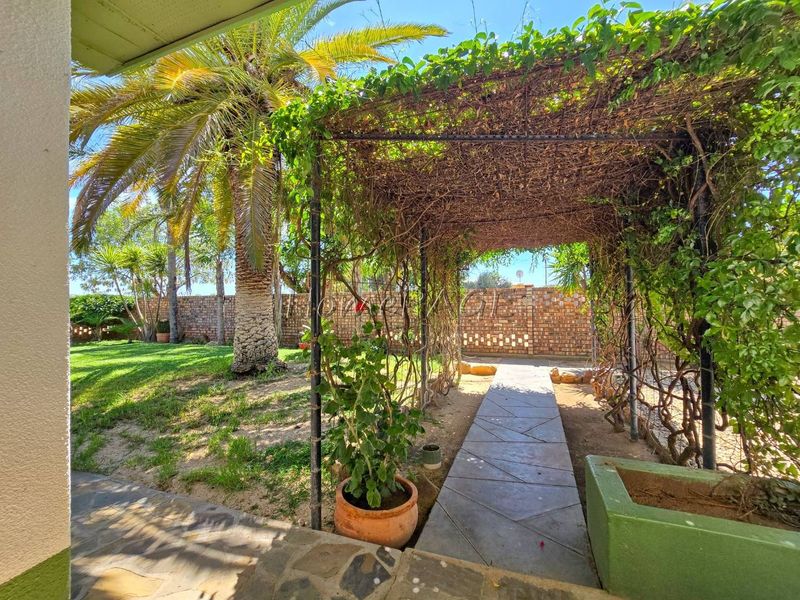 Omaruru:  Neat 3 Bedroom home is for Sale - Photo 3