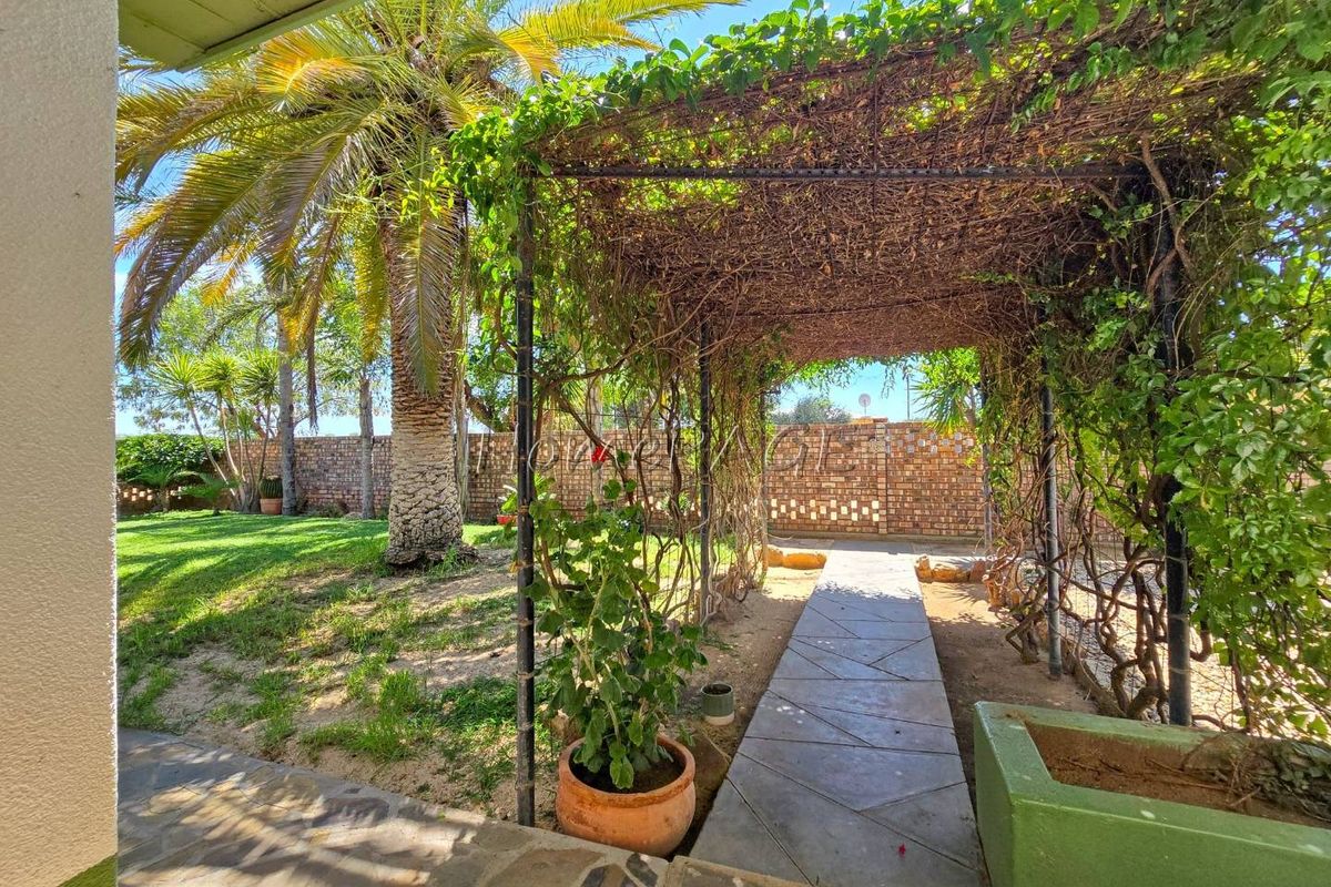 Omaruru:  Neat 3 Bedroom home is for Sale - Photo 3