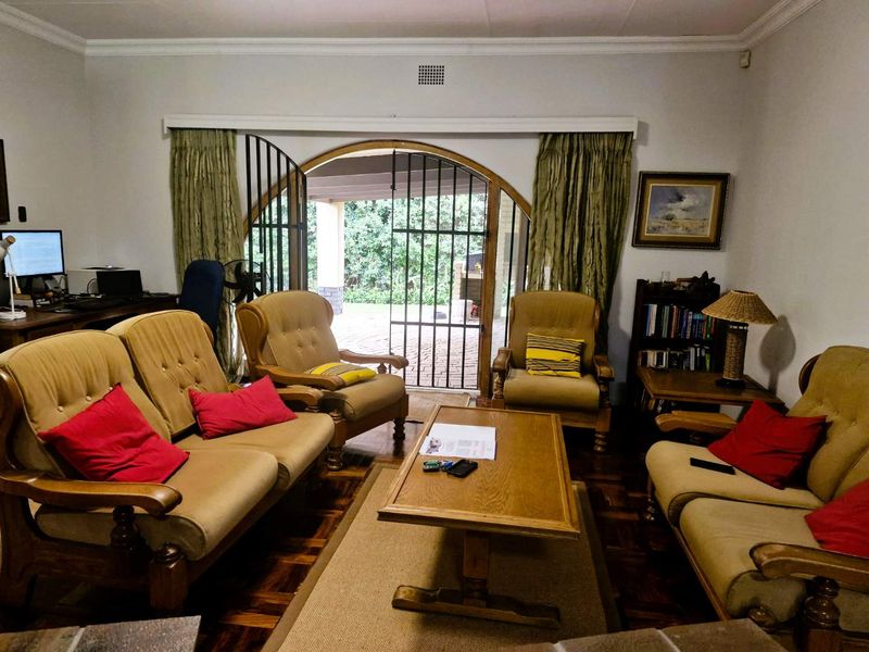 Charming Family Home in Quiet Cul-de-Sac - Photo 6