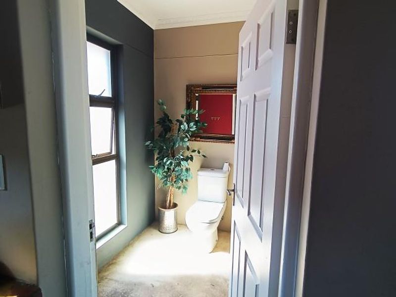 Magnificent Family Home - Reduced!! - Photo 7