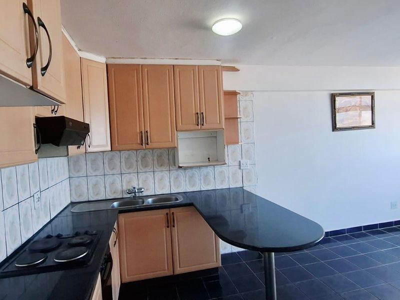 **Exquisite Sectional Title Apartment in Prime North Beach Location** - Photo 5