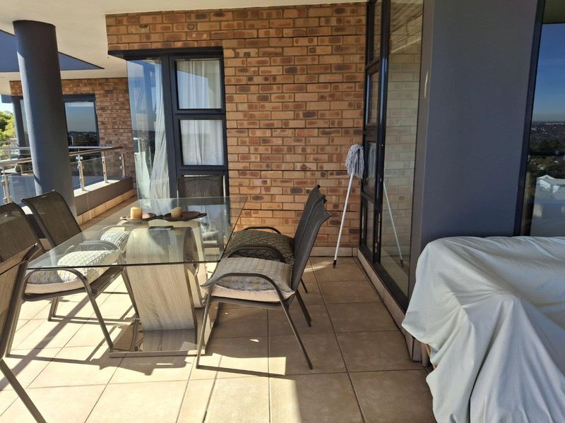 AN EXQUISITE THREE BEDROOM FURNISHED PENTHOUSE - Photo 3
