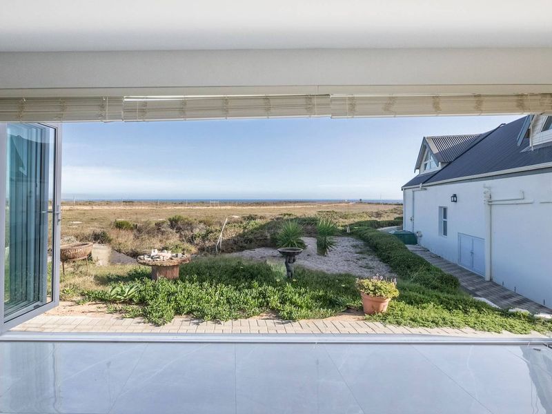 Modern Spacious Living at the Beach with Sea Views - Photo 4