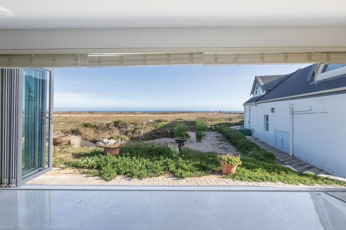Modern Spacious Living at the Beach with Sea Views - Photo 4