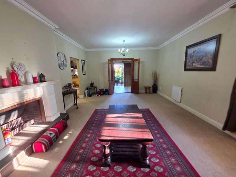 Central Hillcrest Gem with Bachelor Flat - Photo 5