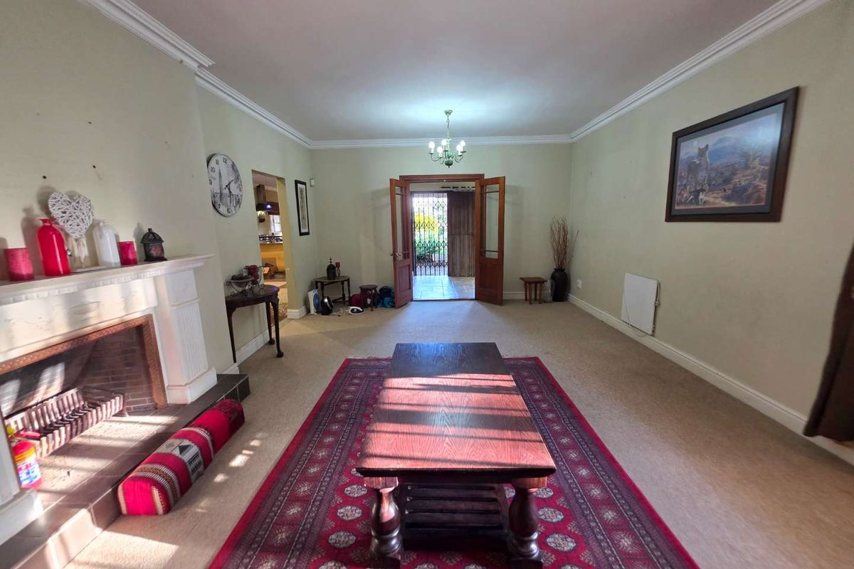 Central Hillcrest Gem with Bachelor Flat - Photo 5