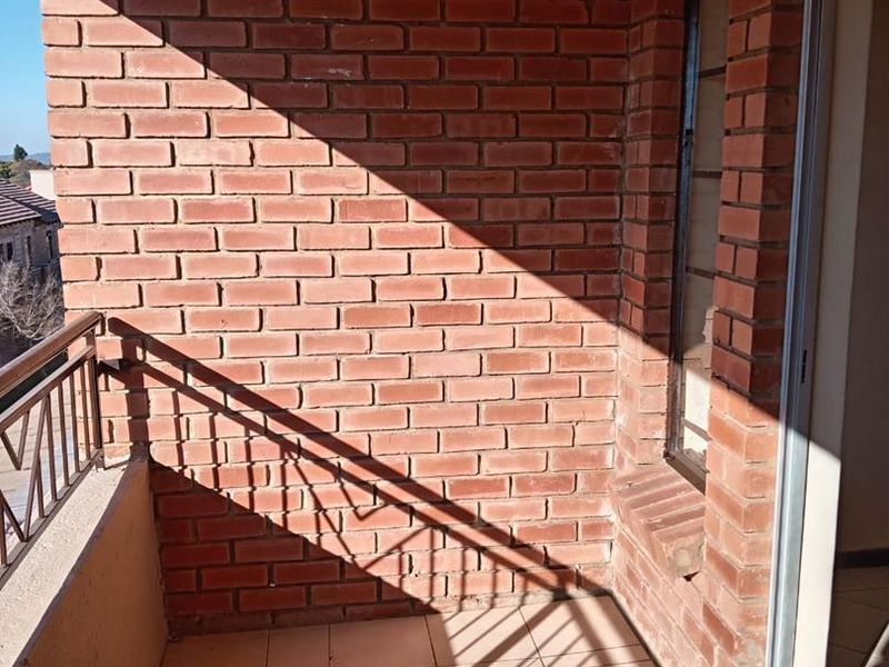 2 Bedroom Apartment/Flat For Sale in Karenpark - Photo 8