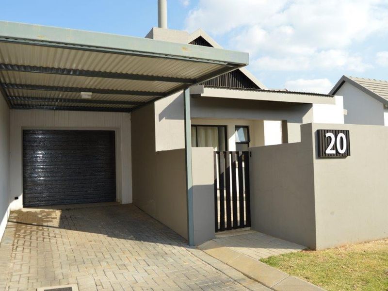 A Story of Home at De La Casa - Photo 2