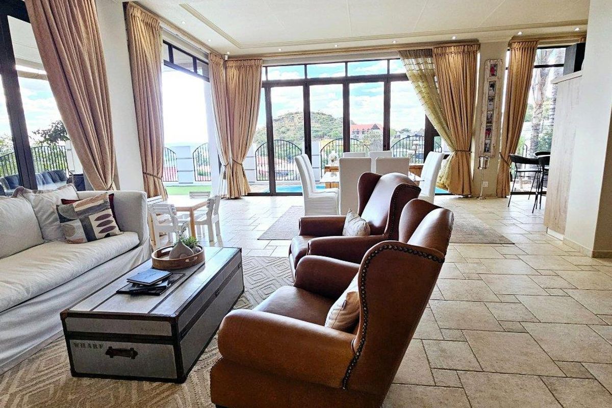 4 Bedroom House For Sale in Ludwigsdorf - Photo 3