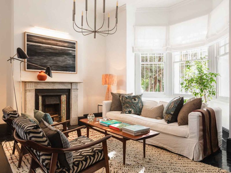 Exquisite Newly Renovated Victorian Residence in Prestigious Oranjezicht - Photo 3