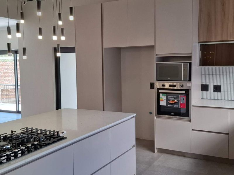 Prime property in the heart of Eros Park - Photo 3