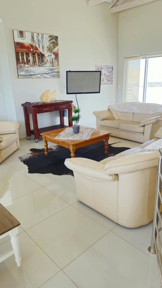 Entertainment area / Family room  