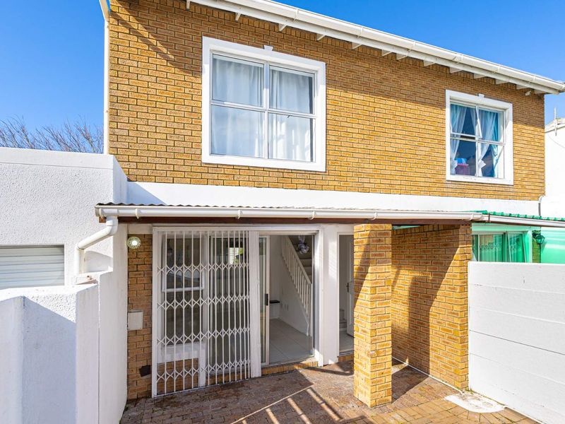 Charming and Well Maintained 2-Bedroom Home in the Heart of Kenilworth – Ideal for First-Time Buyers, Scaling down or Investors - Photo 2