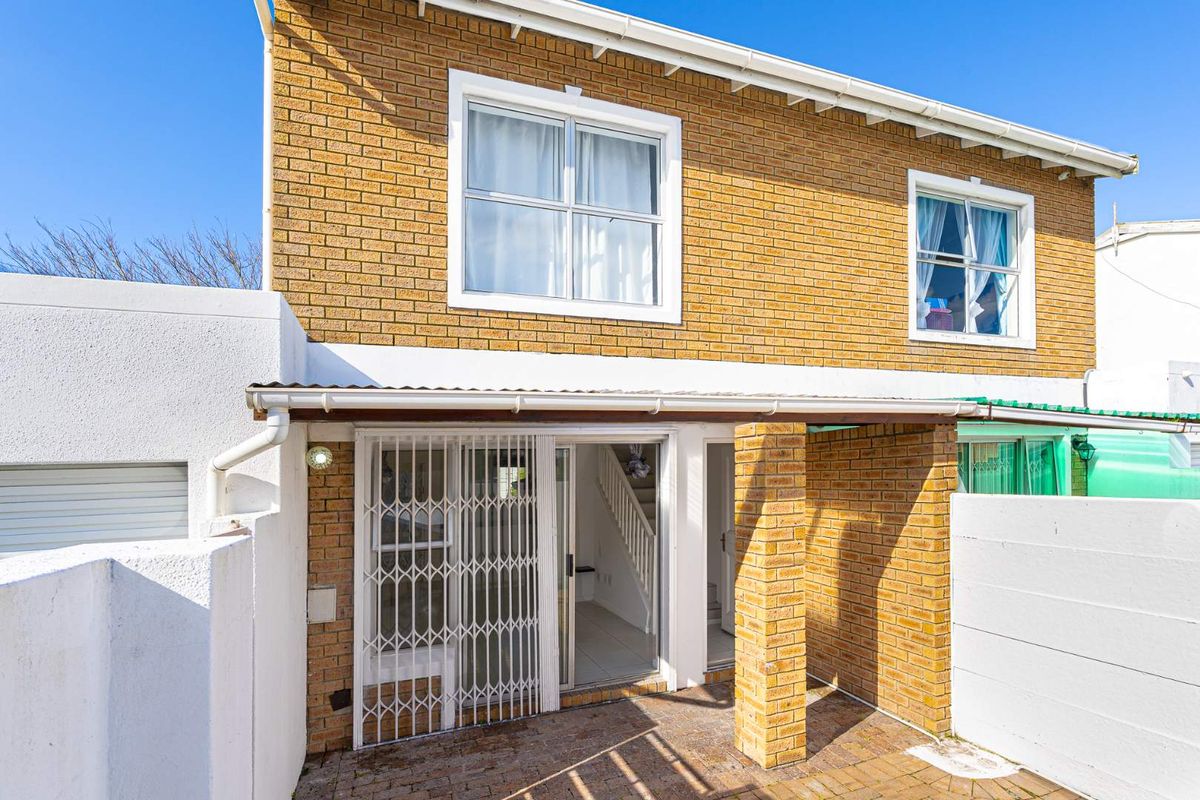 Charming and Well Maintained 2-Bedroom Home in the Heart of Kenilworth – Ideal for First-Time Buyers, Scaling down or Investors - Photo 2