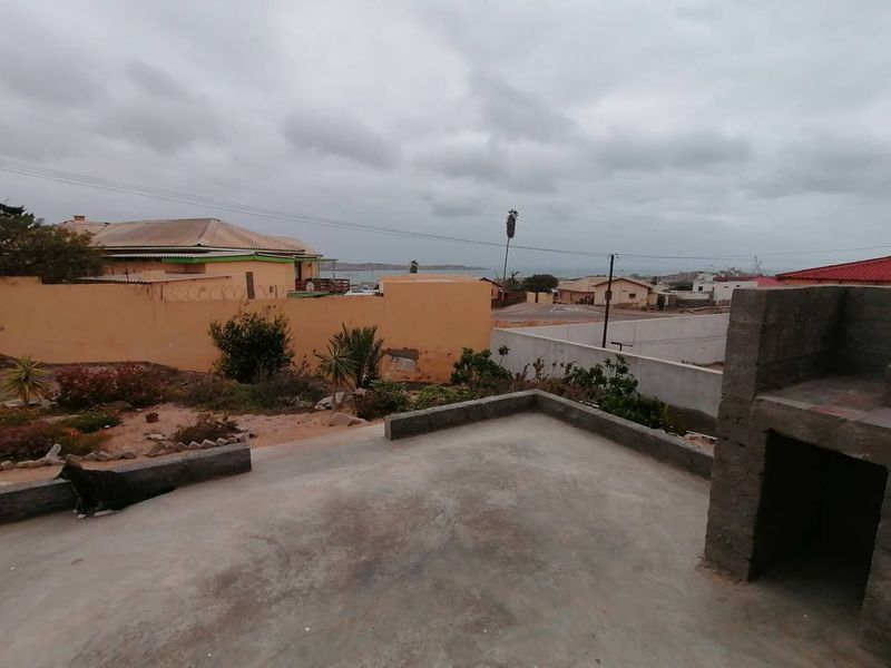 Exquisite Living with amazing views - Photo 5