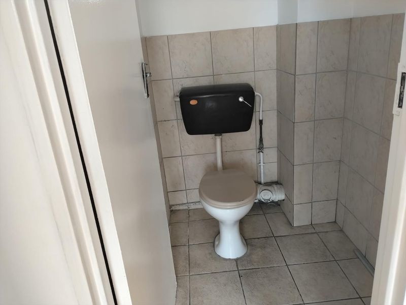 Invest in Bulwer: Cozy 2-Bedroom with Rental Income Potential - Photo 8