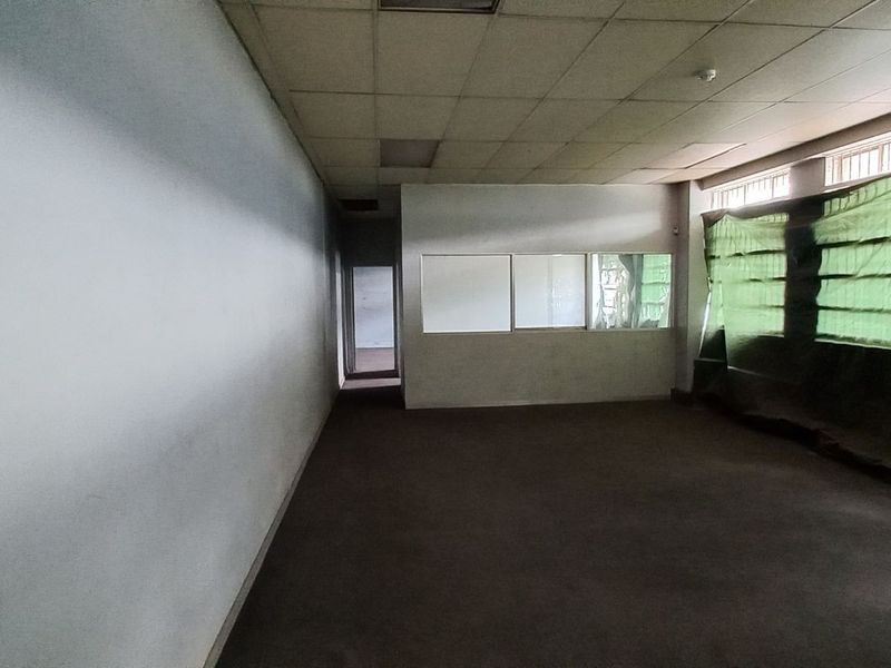 1237m2 Benrose Warehouse To Let - Photo 9