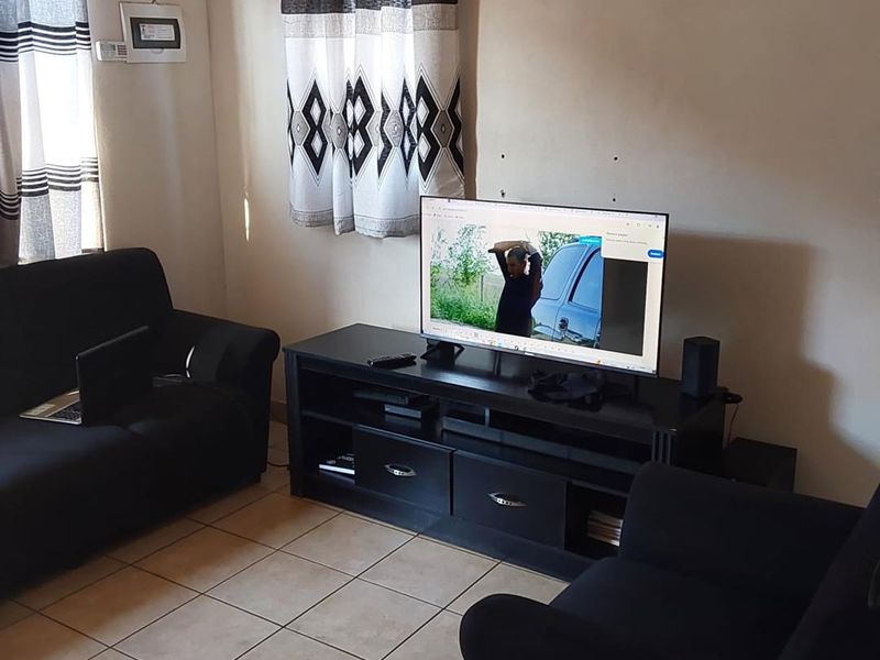 3 Bedroom House to Rent in Sky City, Alberton - Photo 4