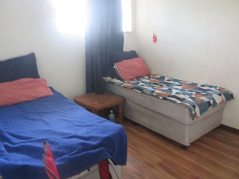BEAUTIFUL AND NEAT [2.5] TWO AND HALF BEDROOMS FOR SALE IN MUCKLENEUK [PTA ] - Photo 9