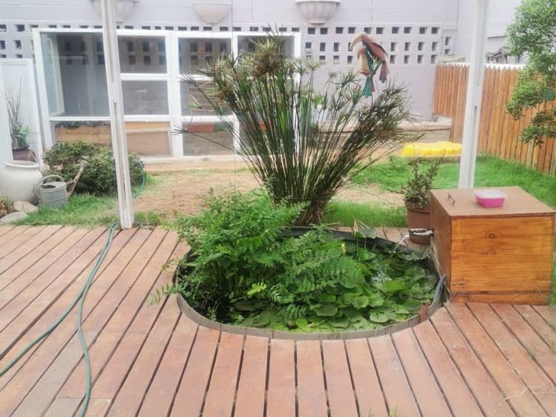 For sale - Vineta's Finest: Elegant 4-Bedroom Home with Top Amenities! - Photo 2