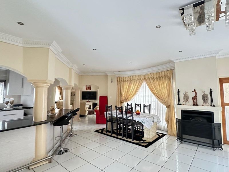 Spacious 4-Bedroom Family Home with Flatlet To Rent in Ninapark - Photo 5