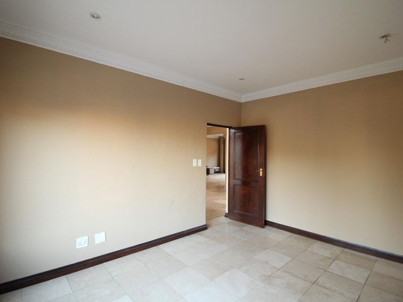 Elegant 4-Bedroom Tuscan Masterpiece For Sale in Blue Valley Golf Estate - Photo 5