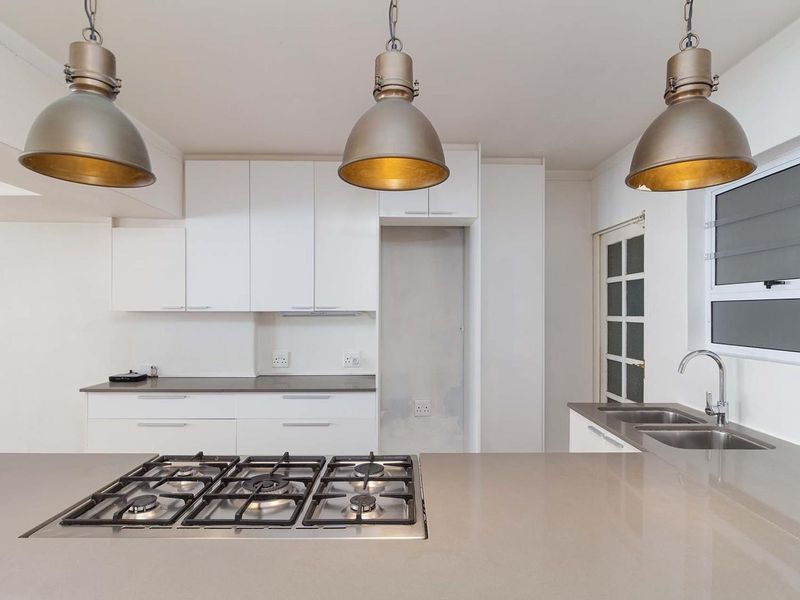 Spacious and convenient city living in central Cape Town - Photo 4