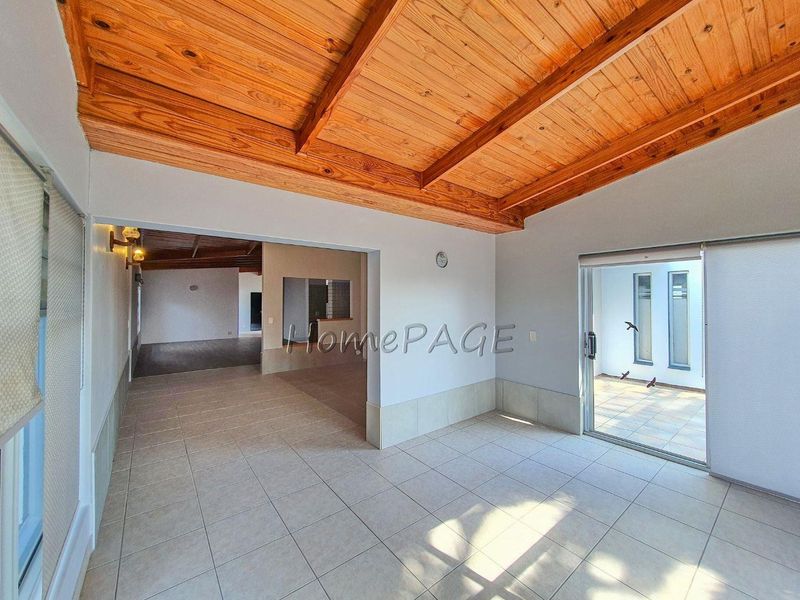 Ext 1, Henties Bay:  6 Bedr home NEWLY RENOVATED recently - Photo 7