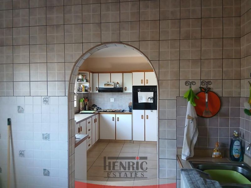 Neatness and space don't come better than this - Photo 6