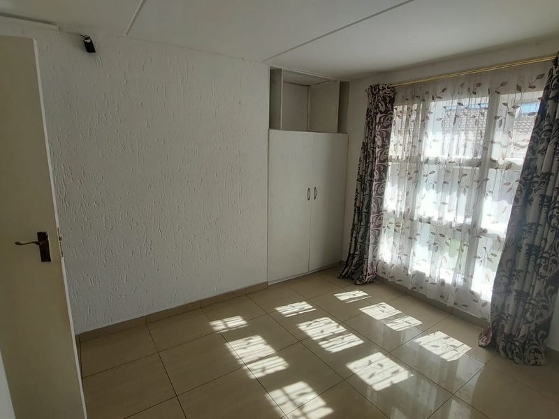 Charming Ground-Floor Unit: Comfort Meets Style! - Photo 8