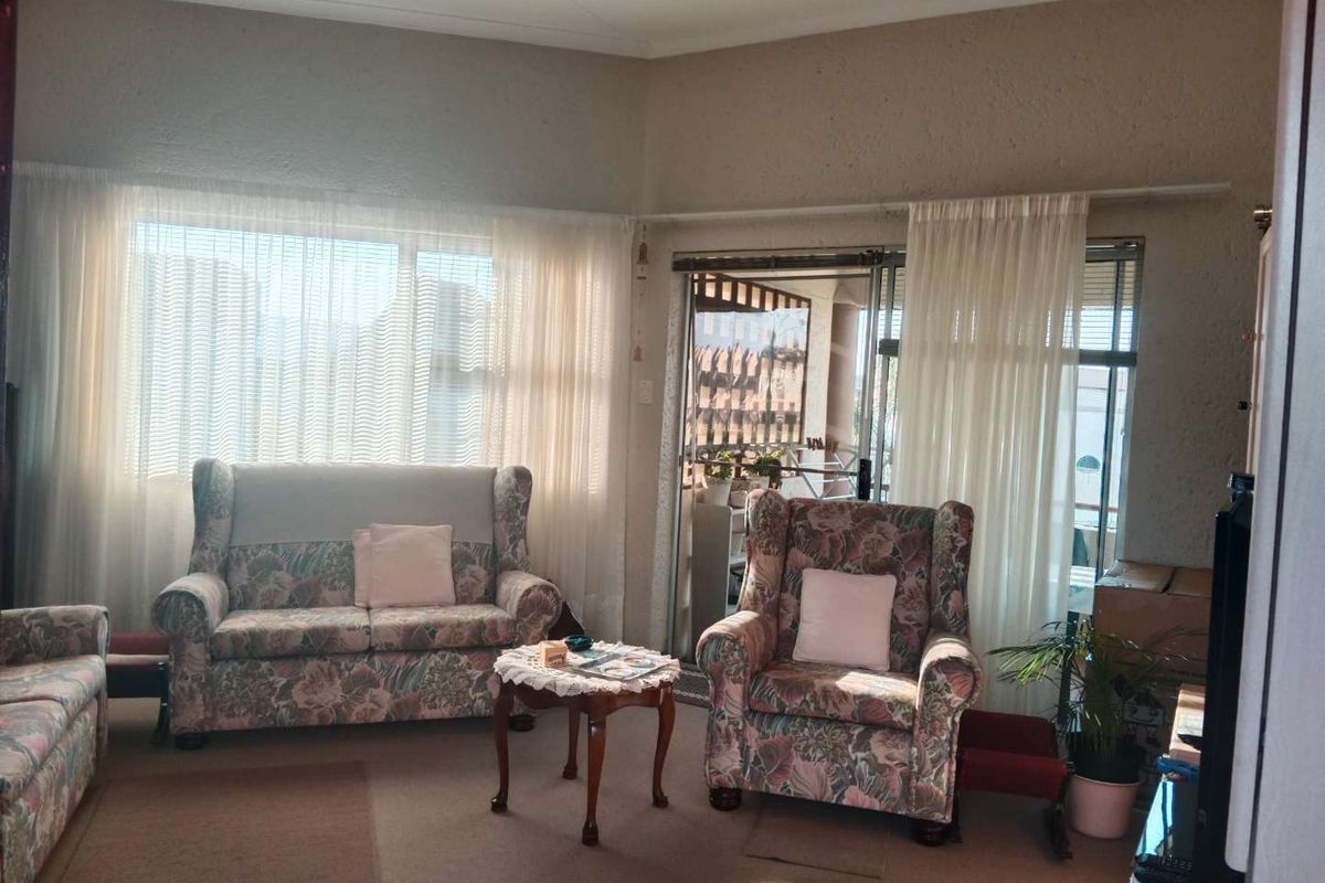 Spacious, Secure and Perfectly Located! - Photo 5