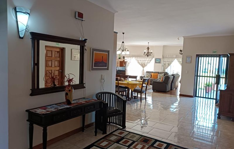 Super Host Status - Self Catering Home in Prime Position