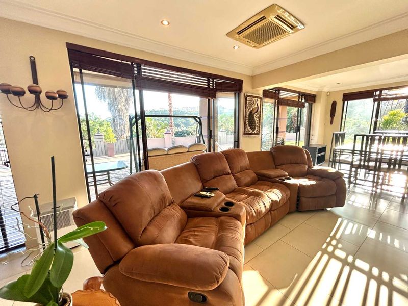 HENDRA - ELEVATED LUXURY RESIDENCE WITH PANORAMIC VIEWS AND FLATLET - Photo 9