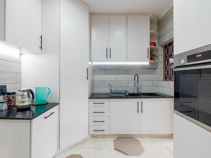 Prime location with flat - Photo 5