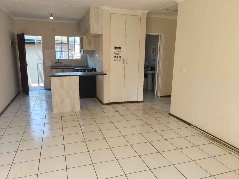 Ideal area - 2 bedroom first floor unit - Photo 7