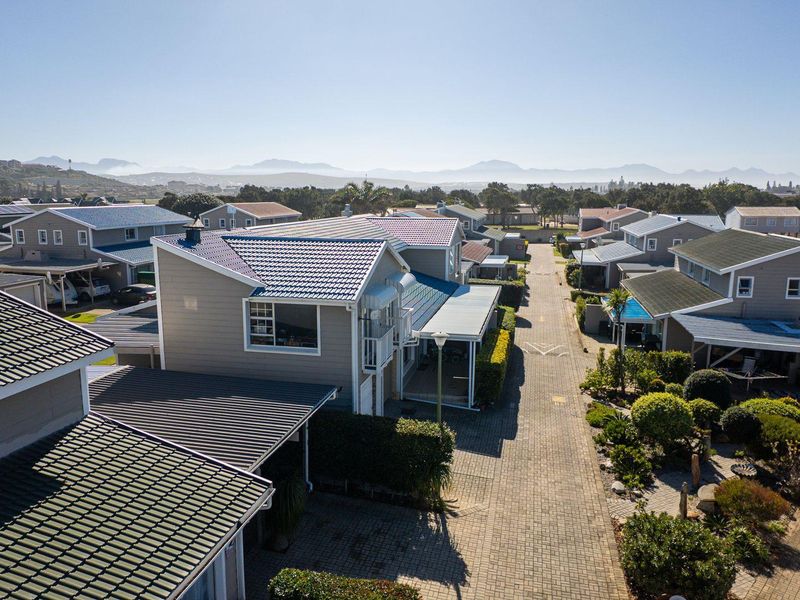 Holiday unit in a Secure Complex - Photo 7