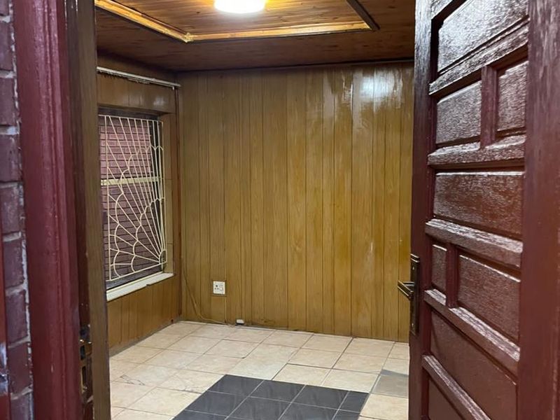 3 bedrooms house for sale in Soshanguve DD - Photo 4