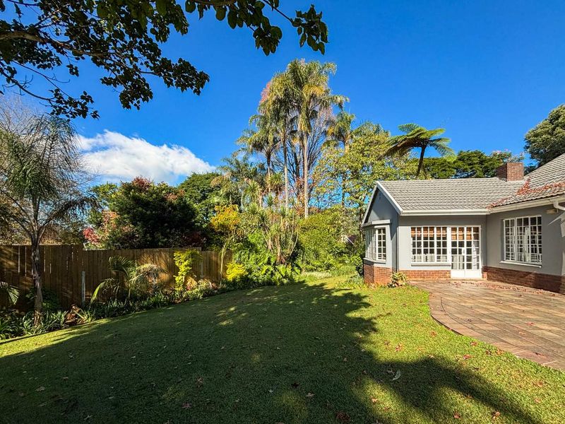 Prestigious 5 Bedroom Family Estate Home with Flatlet in Oak Park - Photo 9