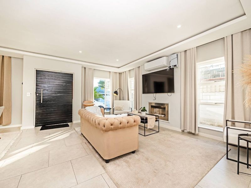 Contemporary Dual-Living Masterpiece with Exceptional Finishes & Work-From-Home Versatility - Photo 4